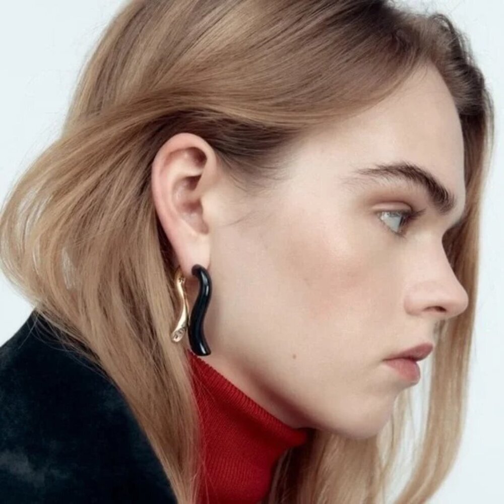 ZARA Enameled Earrings in Black / Gold NWT ✨🔥🔥🔥 - Picture 3 of 3